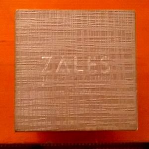 Cluster diamond wedding ring